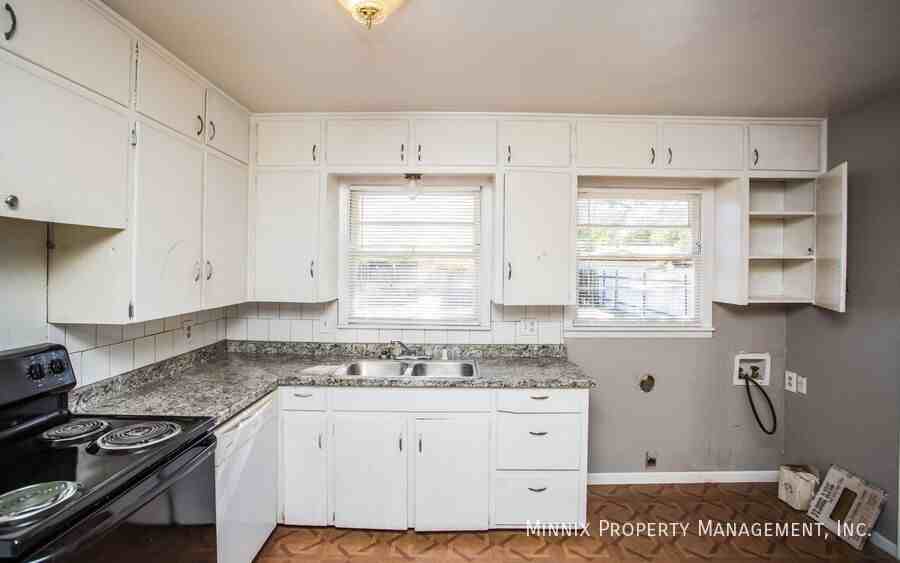4707 42nd St - Photo 6 of 27