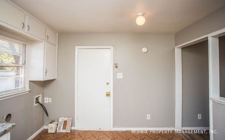 4707 42nd St - Photo 7 of 27