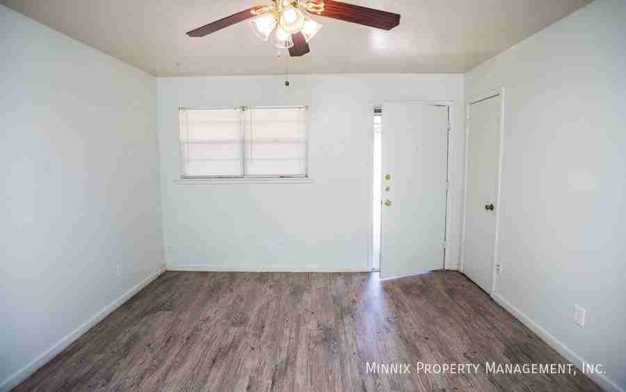 4644 52nd St #B - Photo 7 of 16
