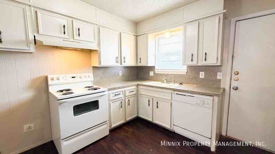 5304 38th St #A - Photo 3 of 14