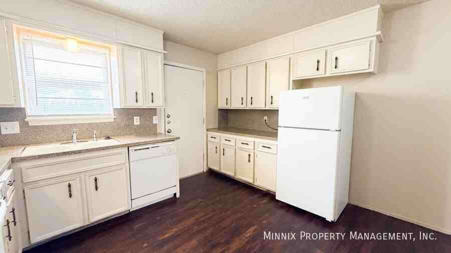5304 38th St #A - Photo 5 of 14