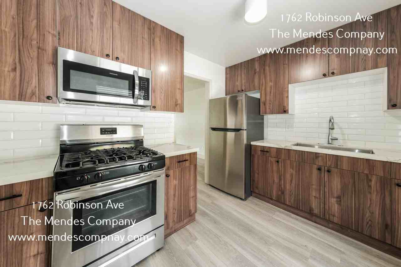 1762 Robinson Ave - Photo 2 of 15