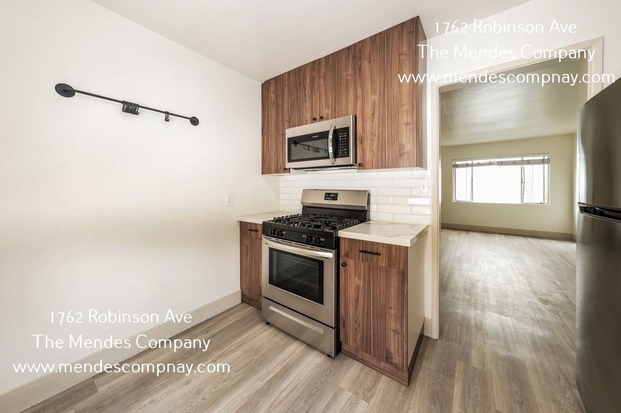 1762 Robinson Ave - Photo 3 of 15