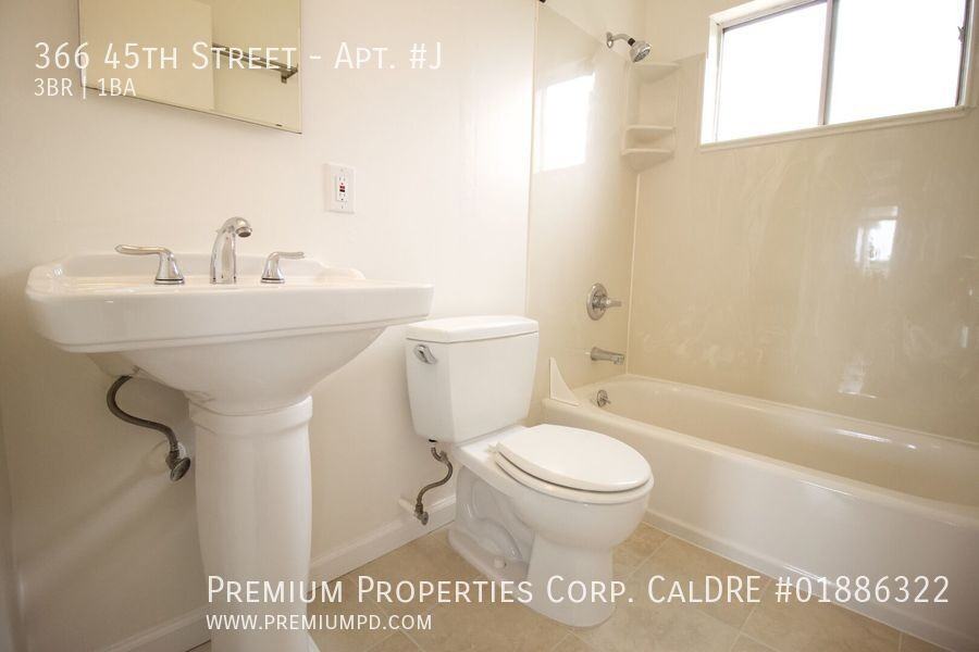 366 45th St #J - Photo 5 of 38