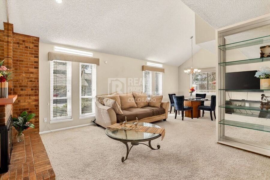 11185 E Linvale Dr - Photo 2 of 31