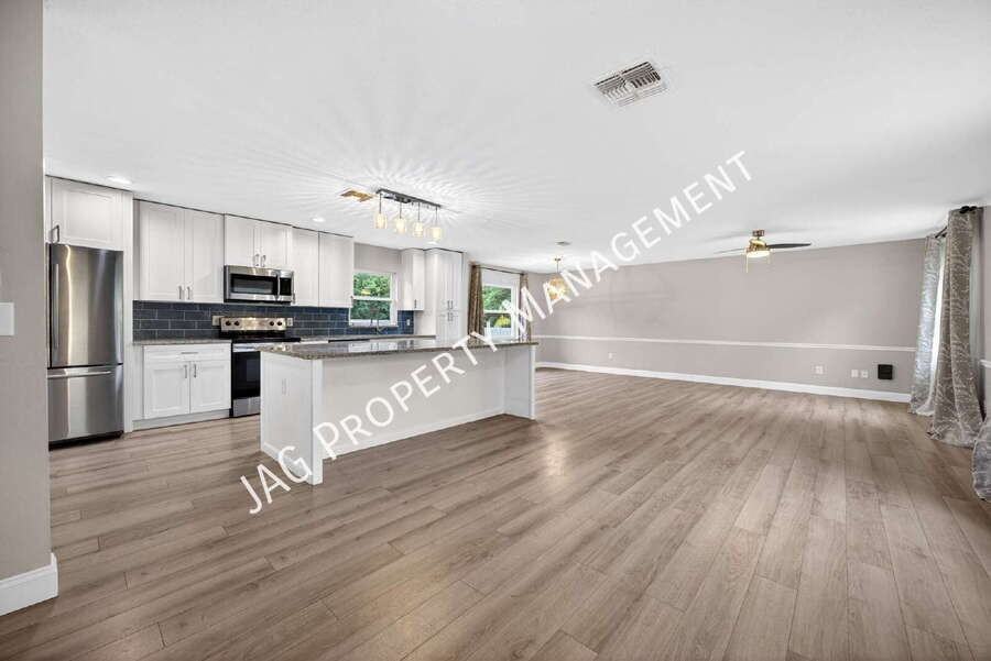 1046 Winter Springs Blvd - Photo 2 of 37