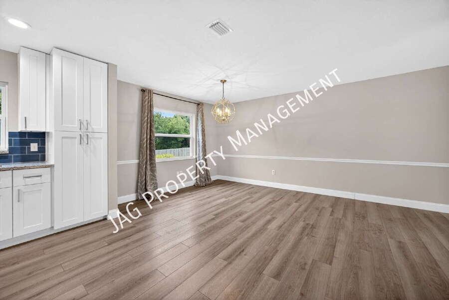 1046 Winter Springs Blvd - Photo 4 of 37