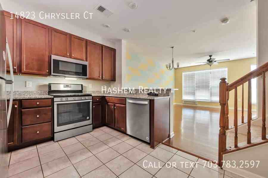 14823 Chrysler Ct - Photo 3 of 23