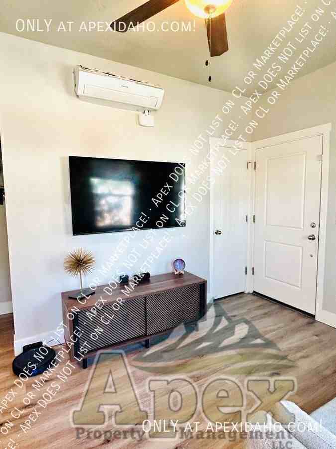 331 E 40th St - Photo 4 of 24