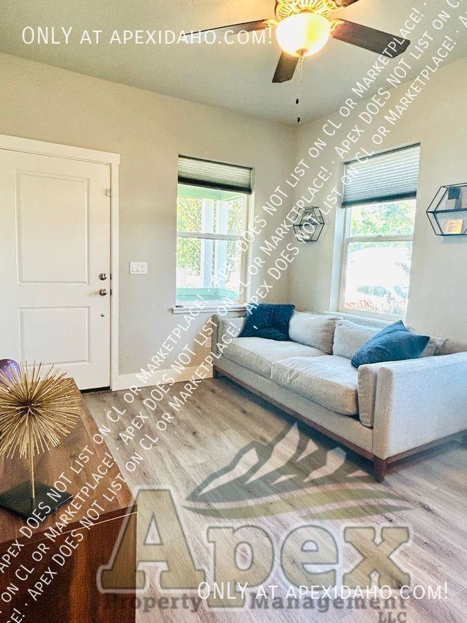 331 E 40th St - Photo 5 of 24