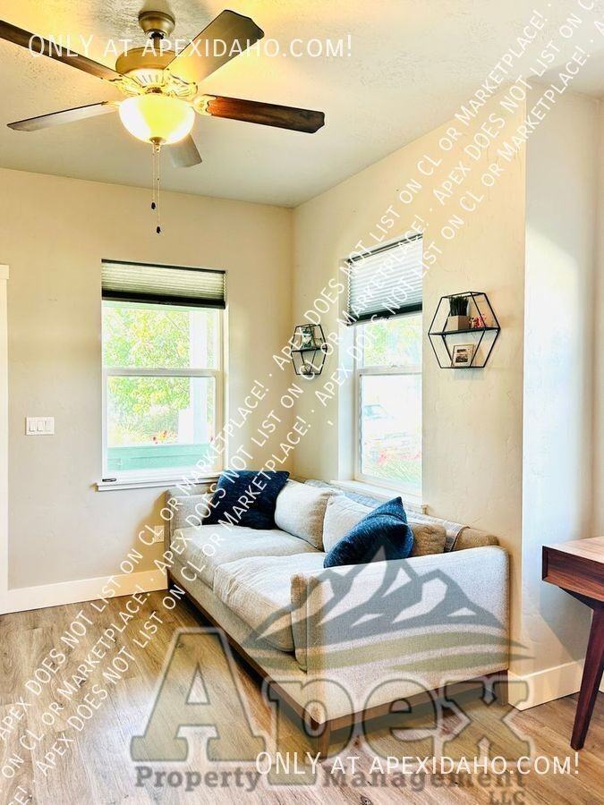331 E 40th St - Photo 6 of 24