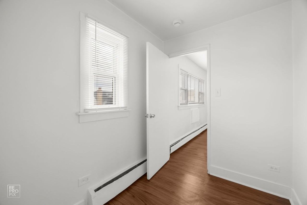 1426 S Cicero Ave #304 - Photo 5 of 11