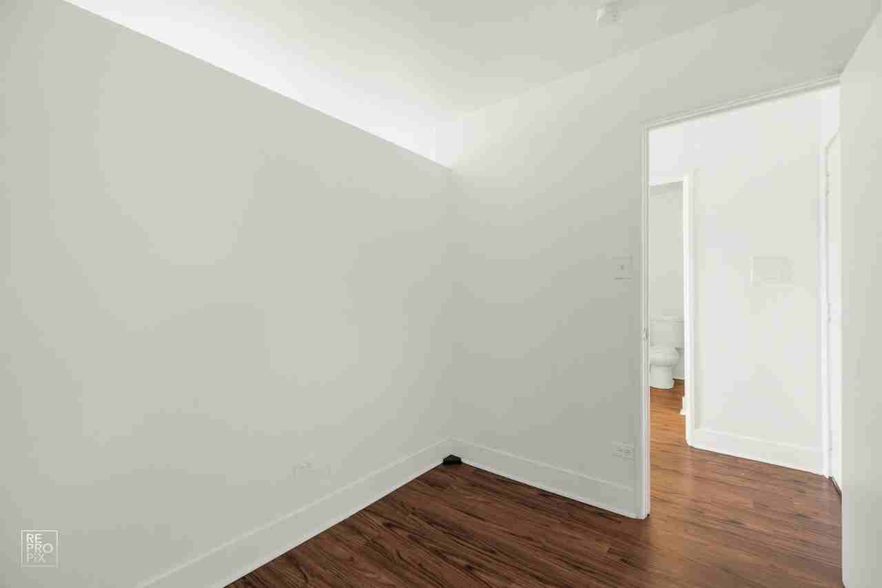 1426 S Cicero Ave #304 - Photo 6 of 11