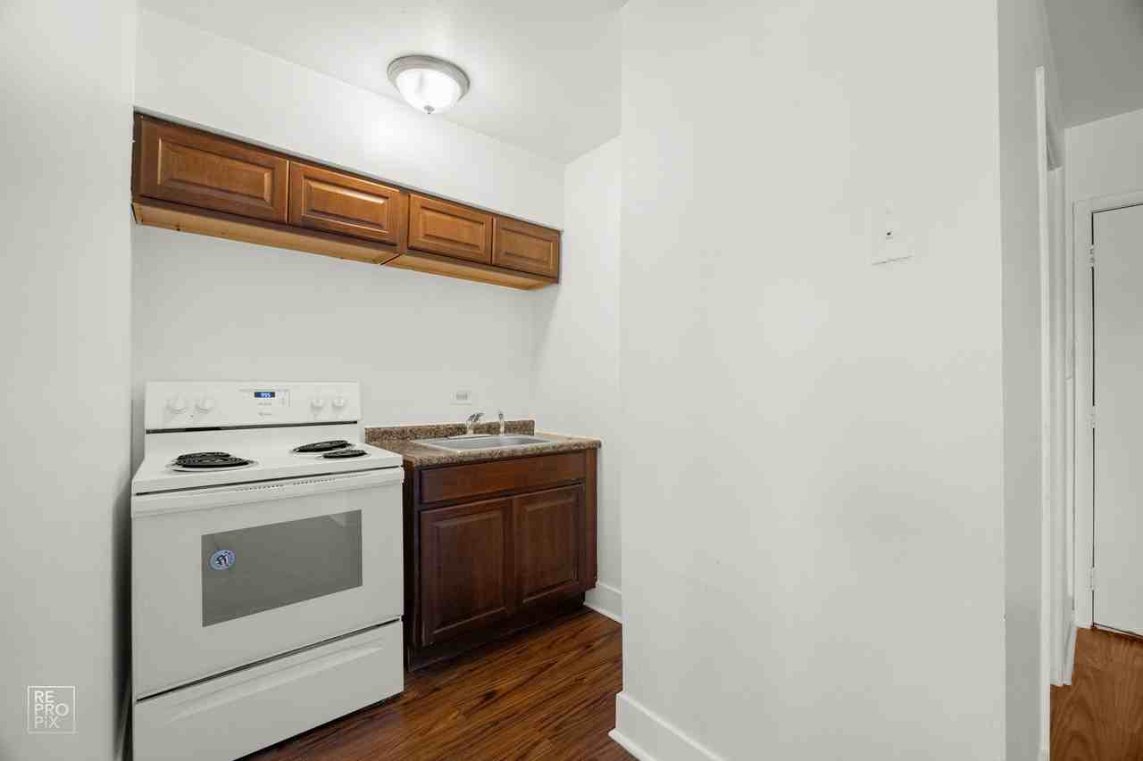 1426 S Cicero Ave #304 - Photo 7 of 11