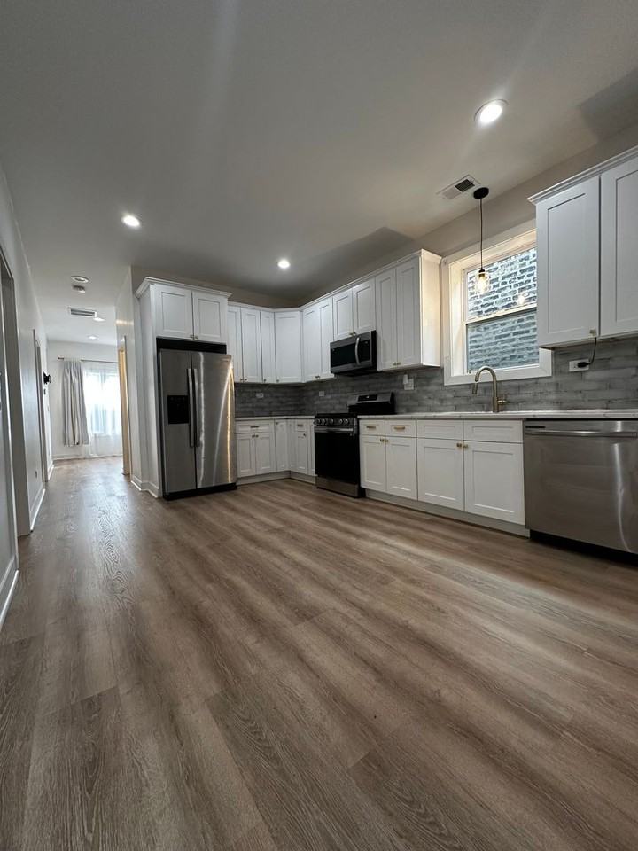 2812 S Pulaski Rd #1 - Photo 3 of 18