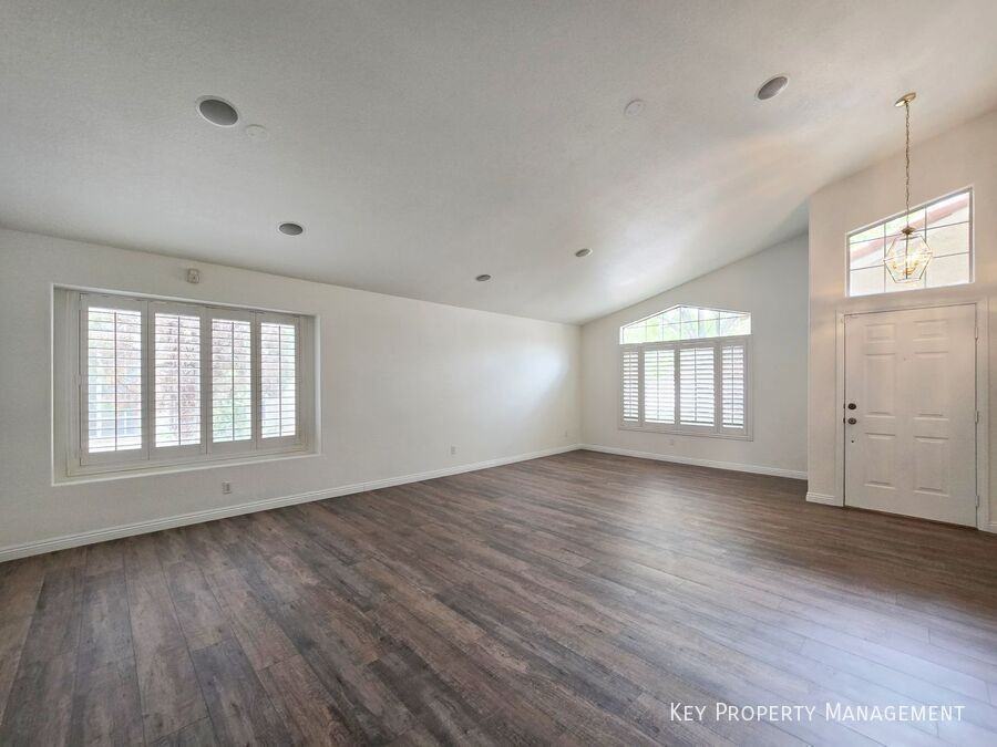 1909 Scenic Sunrise Dr - Photo 2 of 27