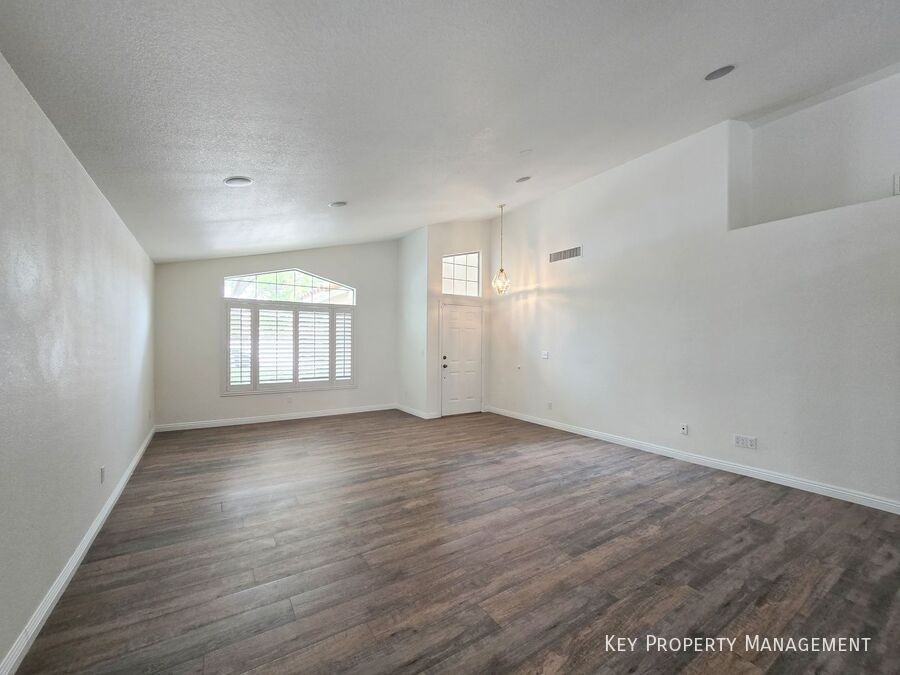 1909 Scenic Sunrise Dr - Photo 3 of 27
