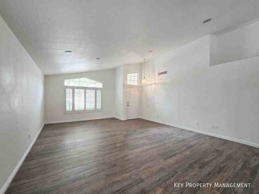 1909 Scenic Sunrise Dr - Photo 4 of 27