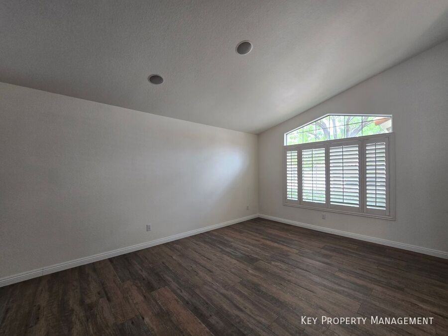1909 Scenic Sunrise Dr - Photo 6 of 27