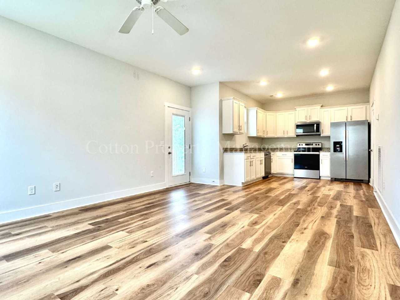 2852 Worth Dr #D - Photo 5 of 33