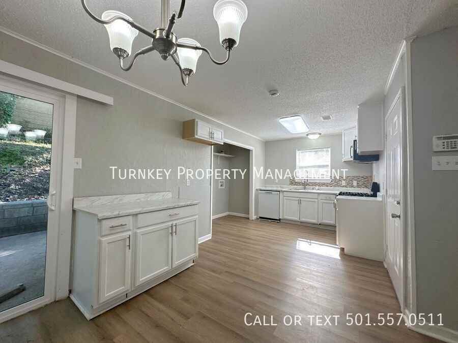 1 W Windsor Dr - Photo 2 of 10