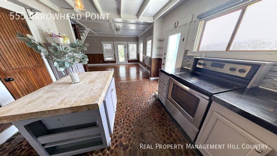 555 Arrowhead Pt - Photo 7 of 19