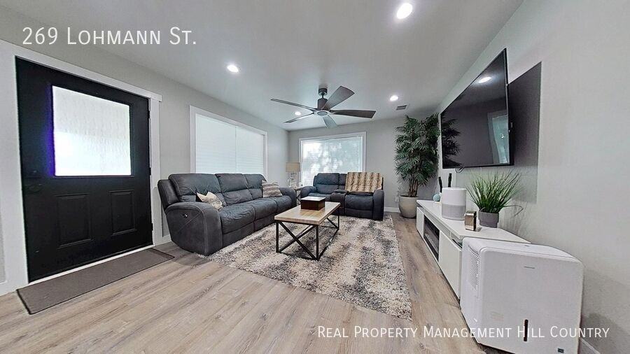 269 Lohmann St - Photo 2 of 10
