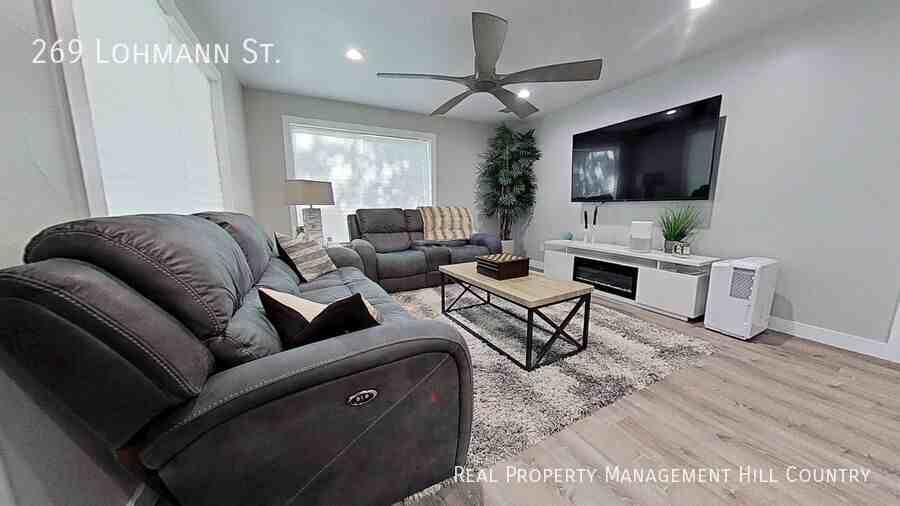269 Lohmann St - Photo 5 of 10