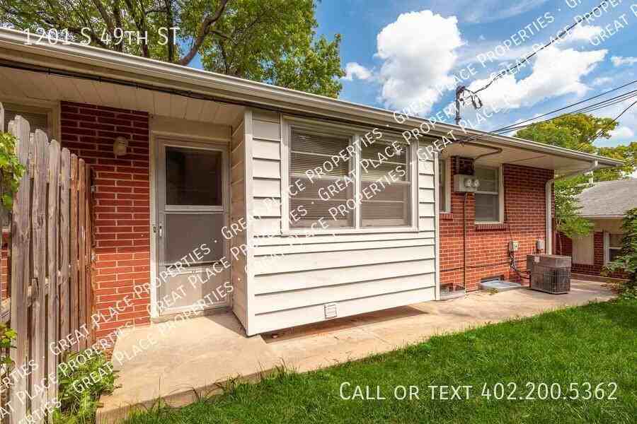1201 S 49th St - Photo 4 of 38