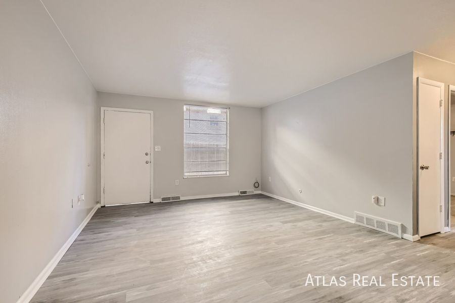 331 N Columbine St #D - Photo 3 of 12
