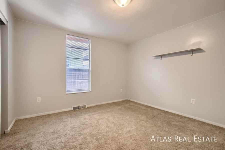 331 N Columbine St #D - Photo 4 of 12