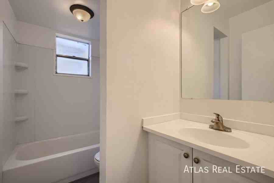 331 N Columbine St #D - Photo 5 of 12