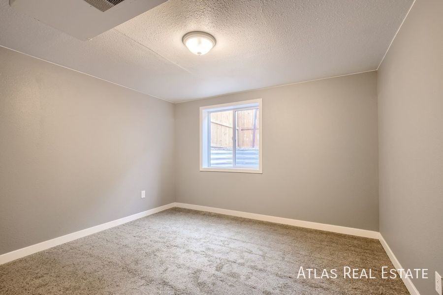 331 N Columbine St #D - Photo 6 of 12