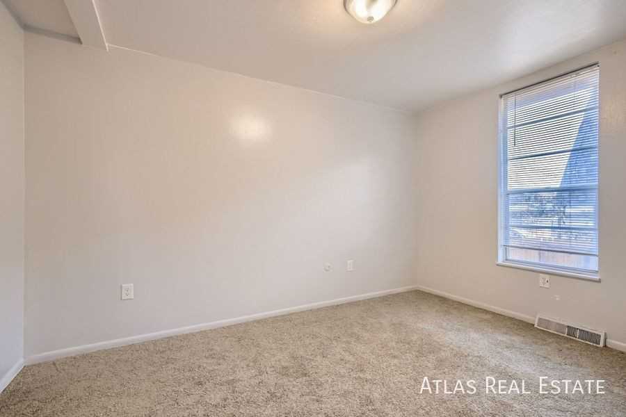 331 N Columbine St #D - Photo 7 of 12