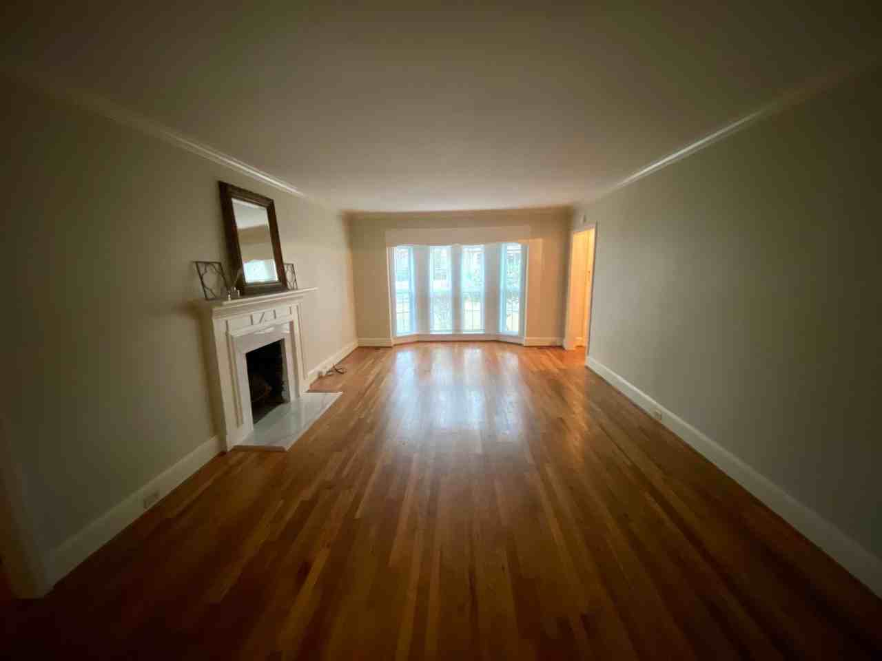 614 Capitol Pl - Photo 4 of 11