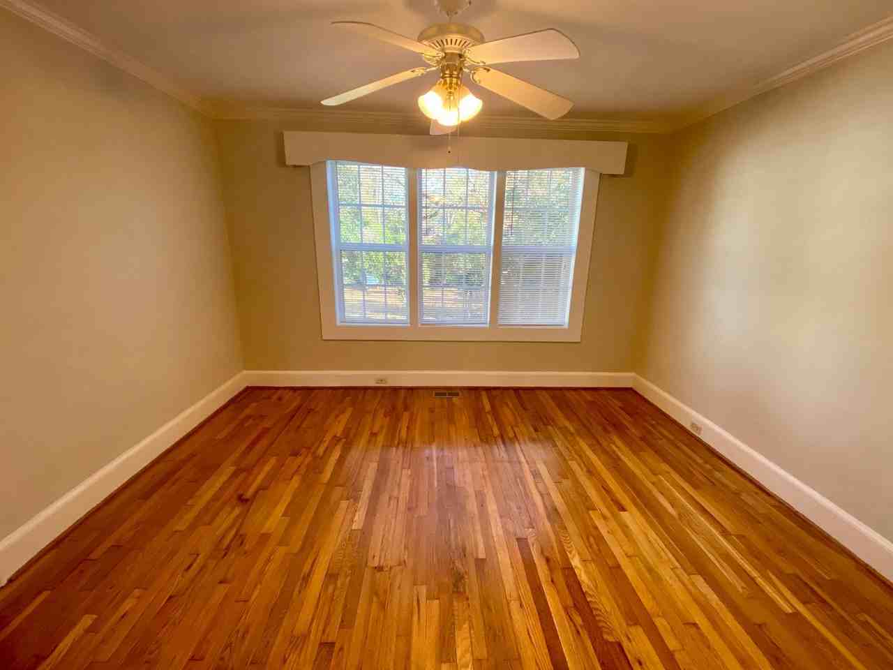 614 Capitol Pl - Photo 5 of 11