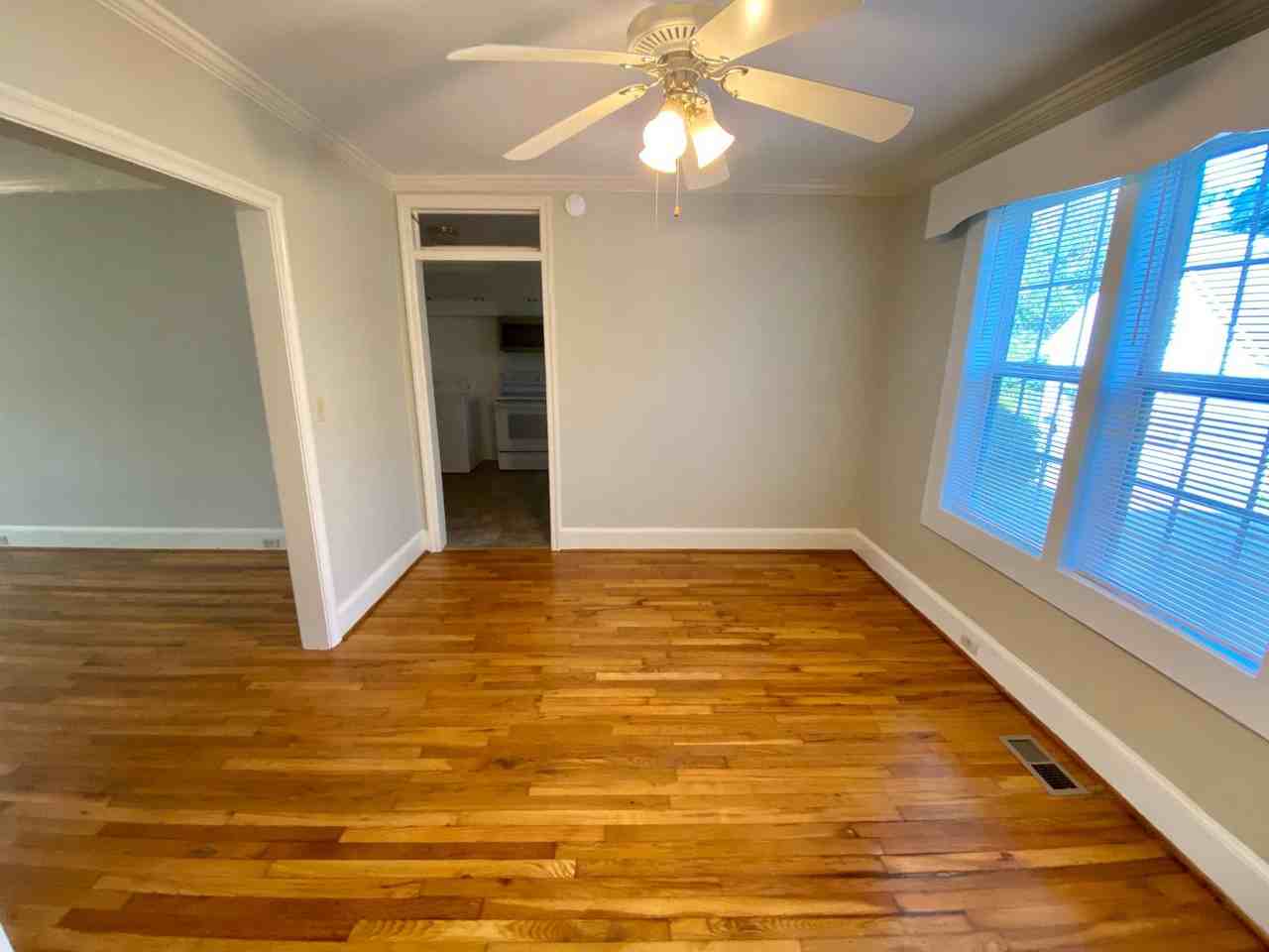 614 Capitol Pl - Photo 6 of 11