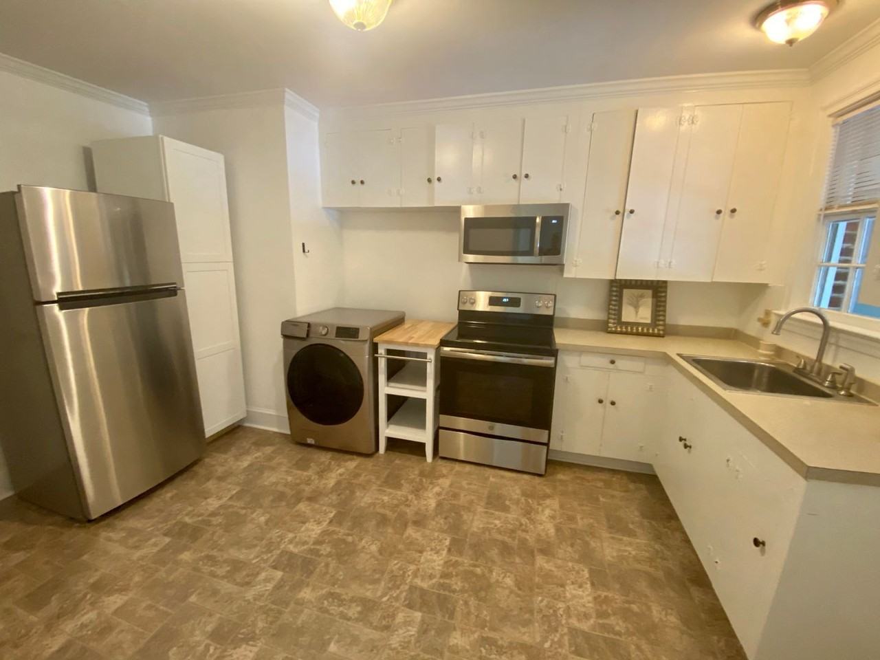 614 Capitol Pl - Photo 7 of 11