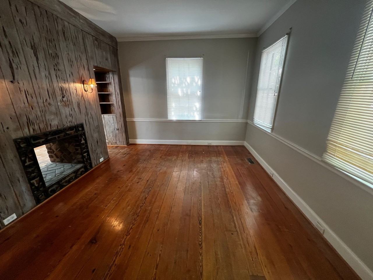 1022 Henderson St - Photo 3 of 16