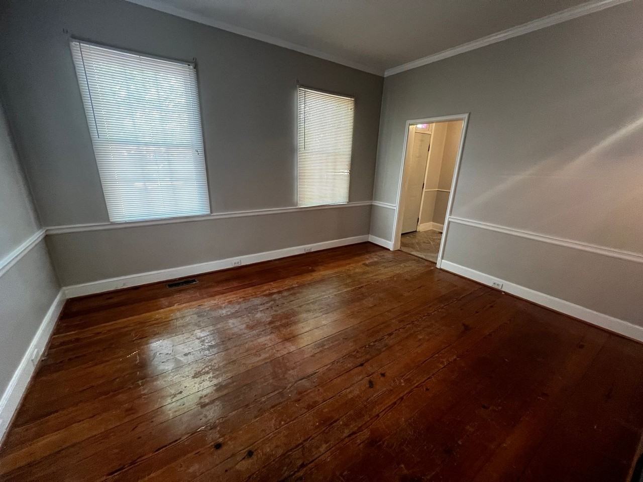 1022 Henderson St - Photo 4 of 16