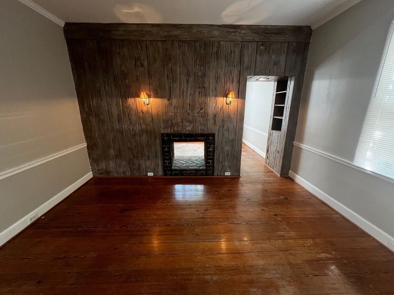 1022 Henderson St - Photo 5 of 16