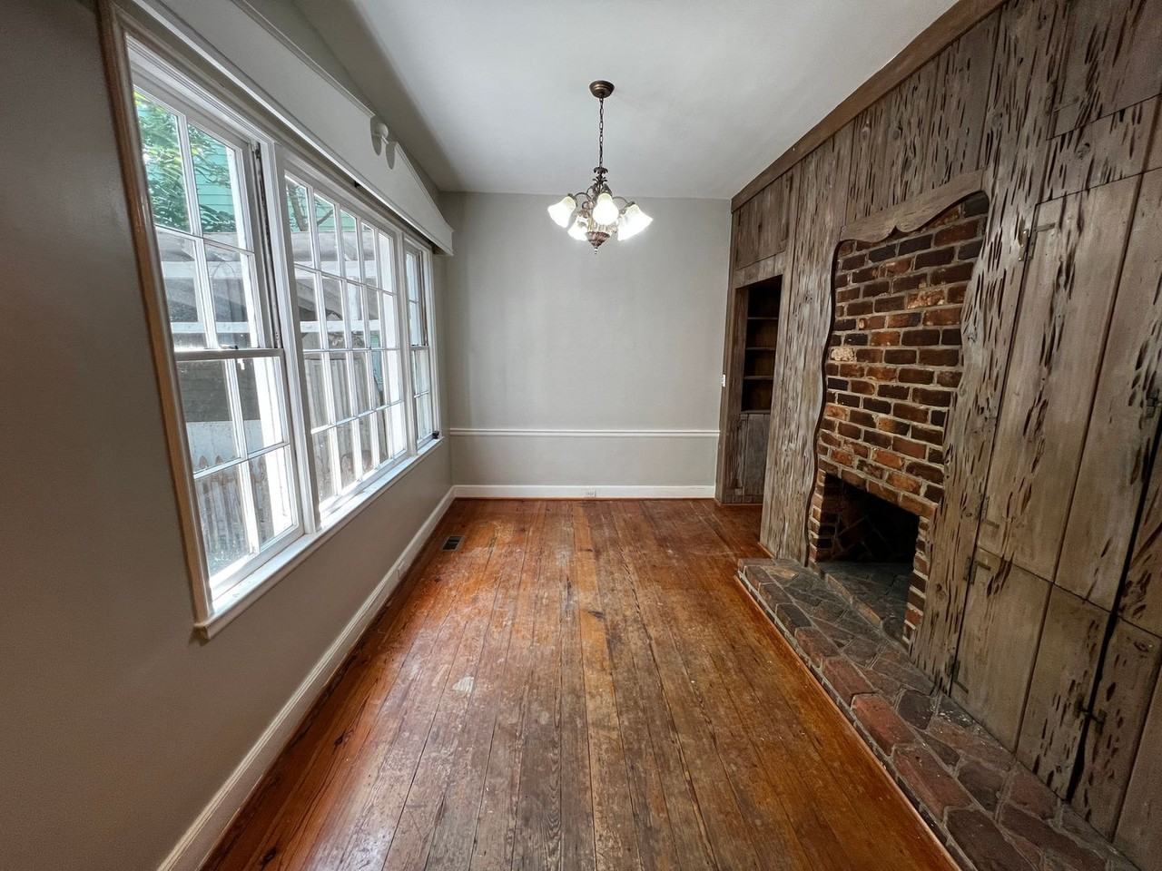 1022 Henderson St - Photo 6 of 16