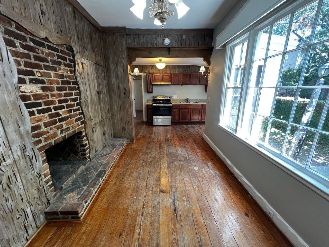 1022 Henderson St - Photo 7 of 16
