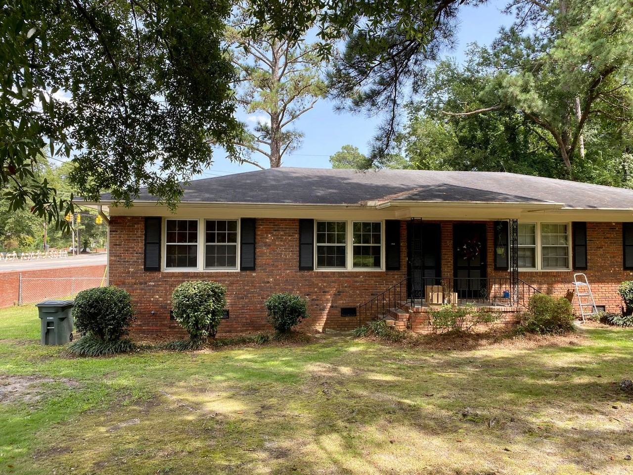 1564 Lonsford Dr - Photo 2 of 17