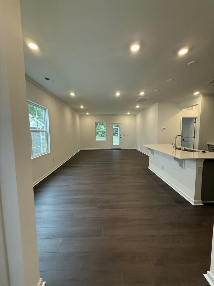 370 Beachcomber Drive - Photo 3 of 31