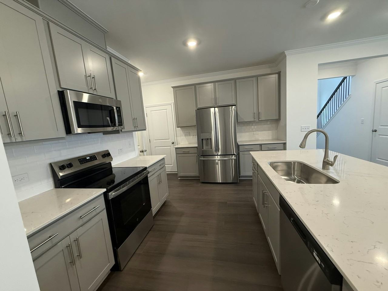 370 Beachcomber Drive - Photo 5 of 31