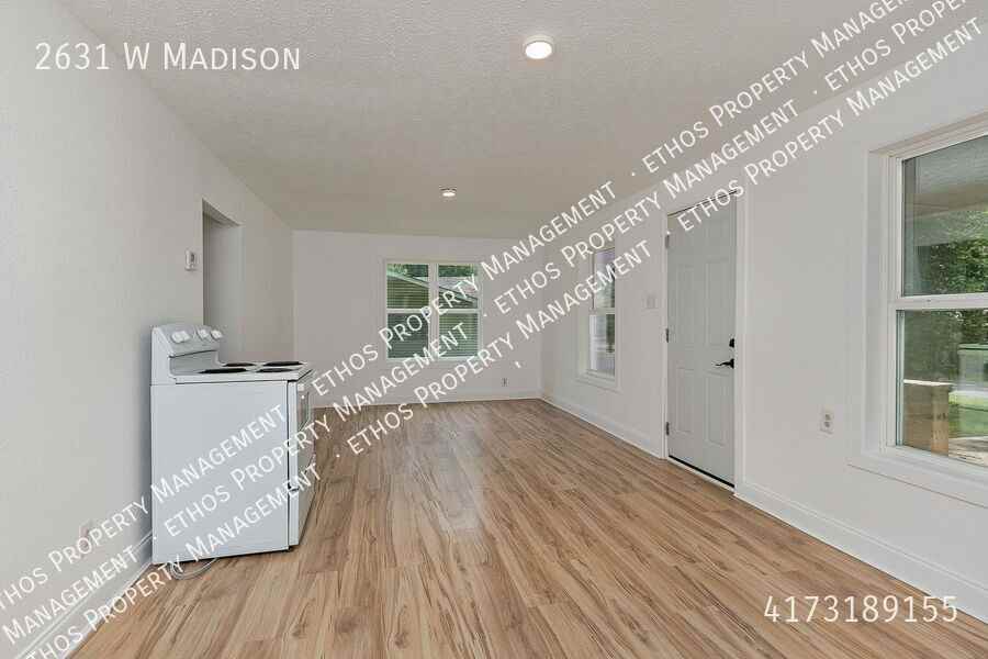 2631 W Madison St - Photo 3 of 12