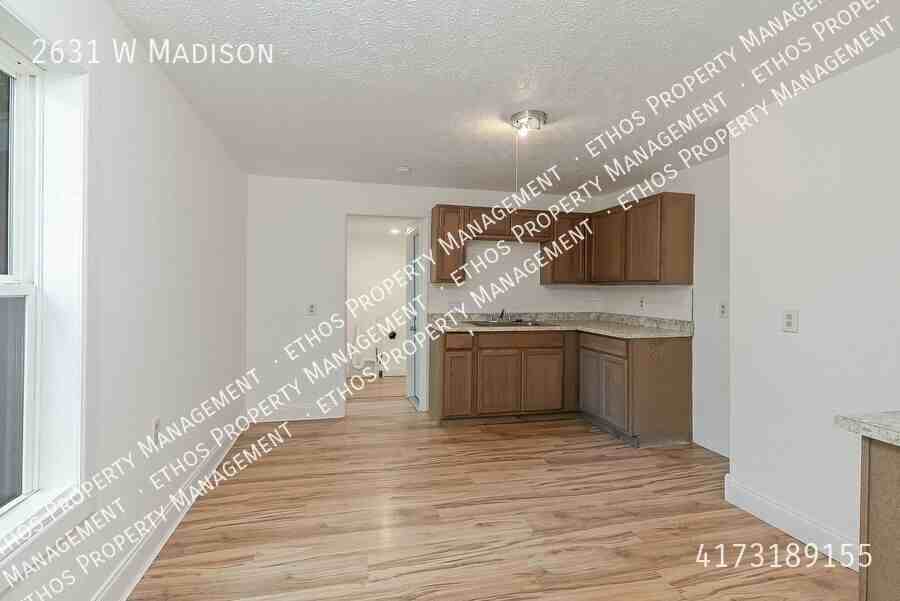 2631 W Madison St - Photo 5 of 12