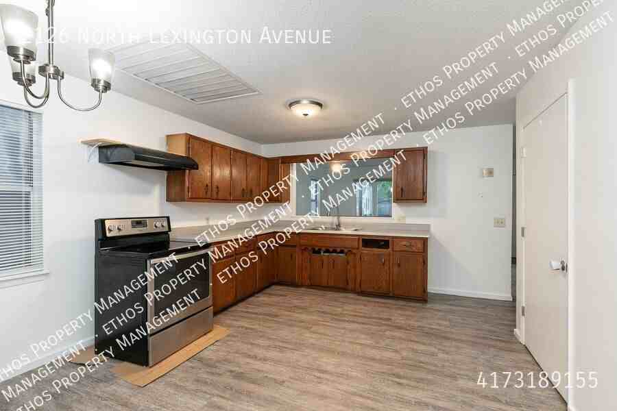 2126 N Lexington Ave - Photo 5 of 12