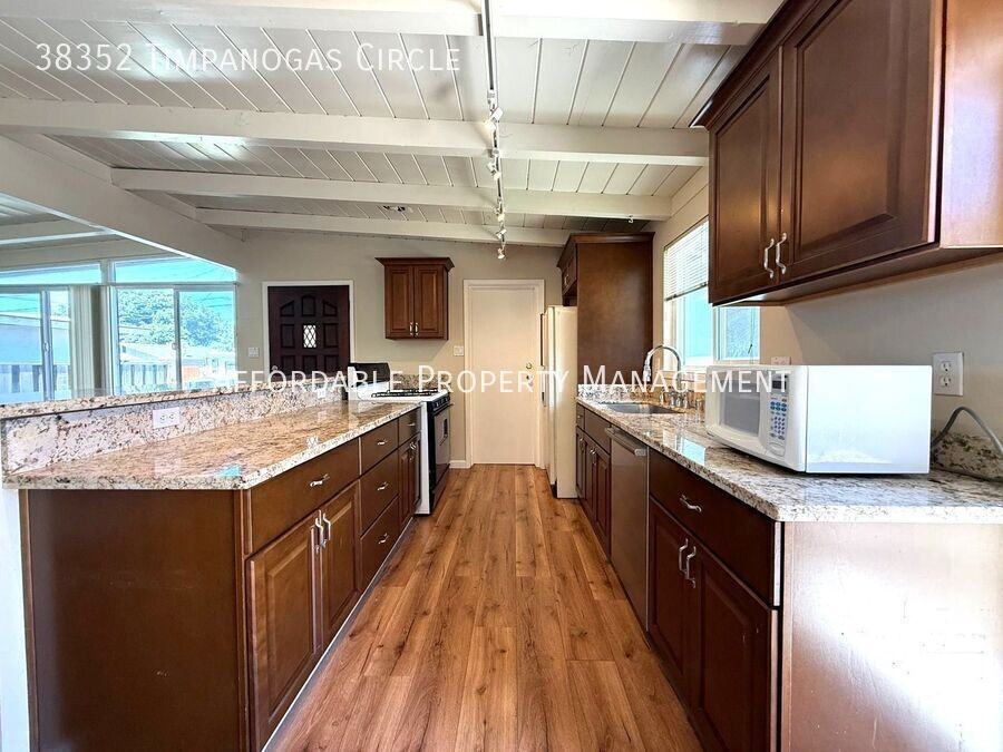 38352 Timpanogas Cir - Photo 6 of 19